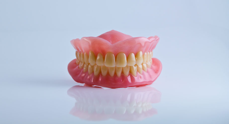 Traitement du secteur antérieur : dent ou implant ?