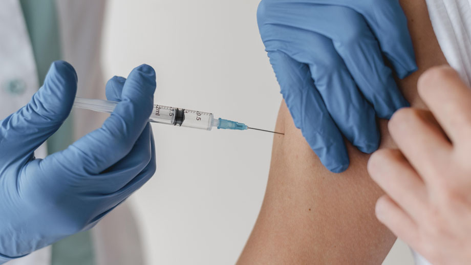 Panorama de la vaccination pour les médecins généralistes, pédiatres et les sage-femmes : actualités et controverses